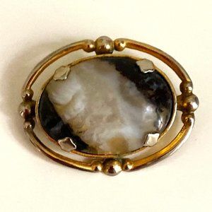 Vintage polished stone oval brooch